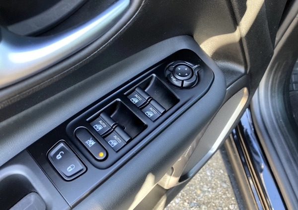 Jeep Renegade cena 74900 przebieg: 123500, rok produkcji 2019 z Warszawa małe 211